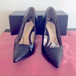 Ladies heeled shoes